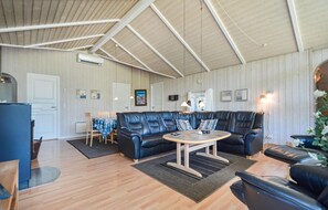 TV, fireplace, DVD player