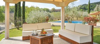 Nice home in Bucine (AR) with kitchen