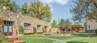 Nice home in Bucine (AR) with kitchen