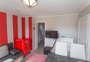 Unclassified image, 4 of 10, button