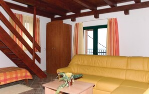 TV, DVD player, table football, ping pong - Lovely home in Podstrana (Podstrana)