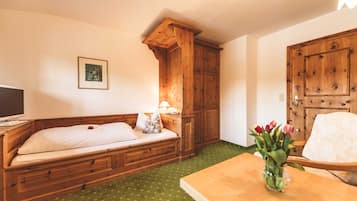 1 Schlafzimmer, Zimmersafe, Schreibtisch, Reisekinderbett