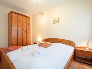 2 Schlafzimmer, Reisekinderbett, WLAN, Bettwäsche