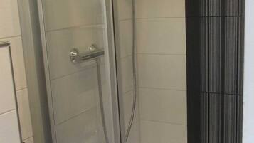 Dusche, Seife, Toilettenpapier
