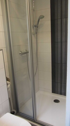 Shower, soap, toilet paper - Zinno BU 23 - Zinnowitz Pine Route 5c Ferienbungalow 23 (Zinnowitz)