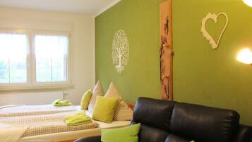 1 bedroom, travel cot, bed sheets