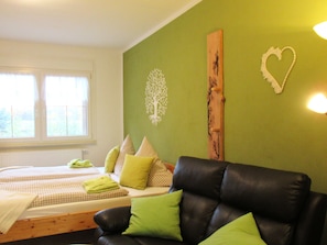 1 chambre, lit parapluie, draps fournis