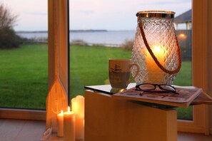 Unclassified image, 2 of 25, button