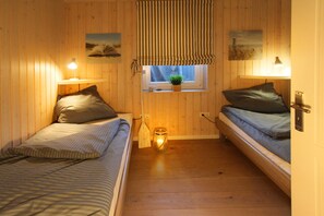 5 bedrooms, in-room safe, travel crib, WiFi - Vacation cottage Esbjerg, Germany (Quern)