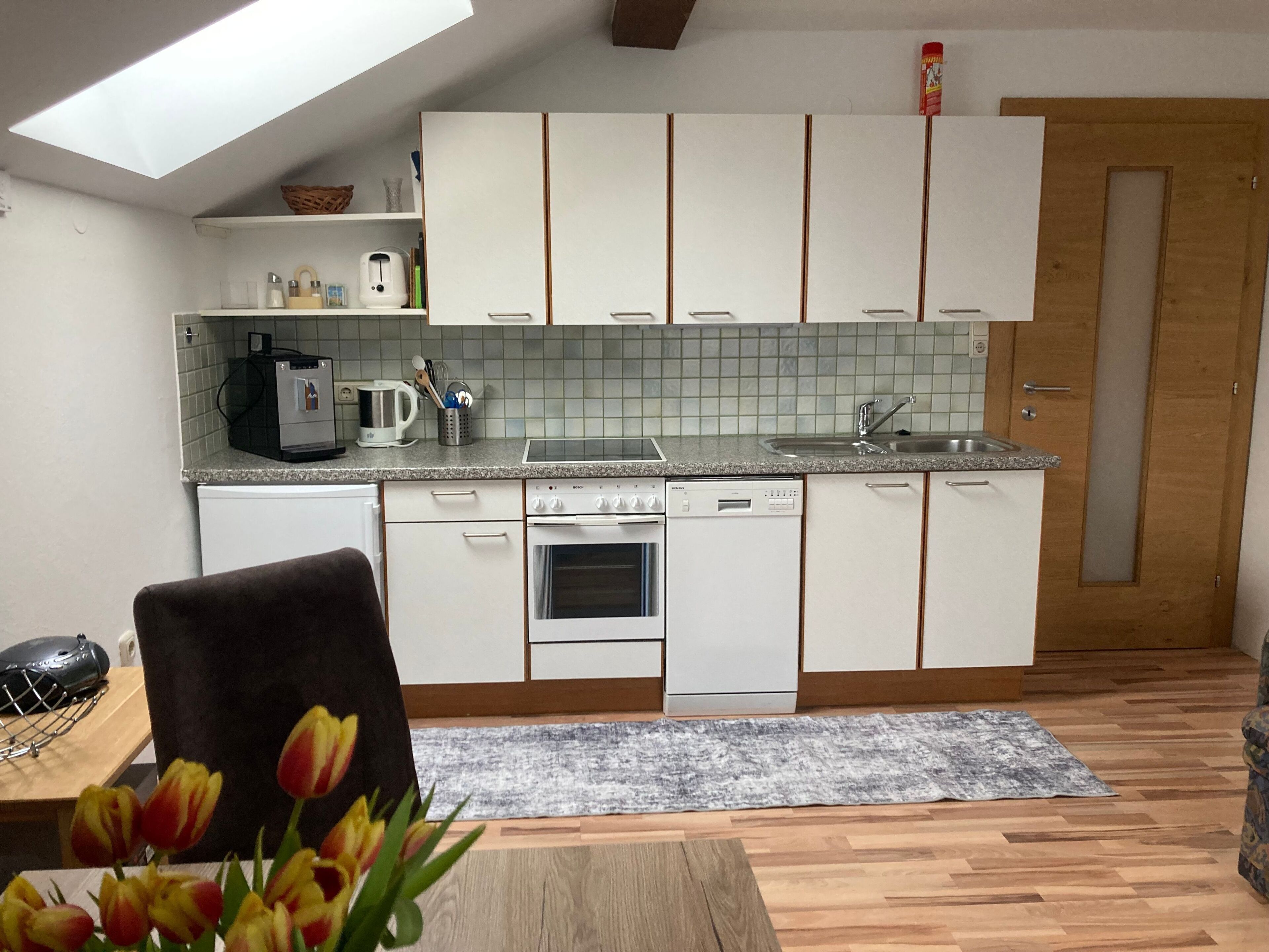 Four, lave-vaisselle, chaise haute