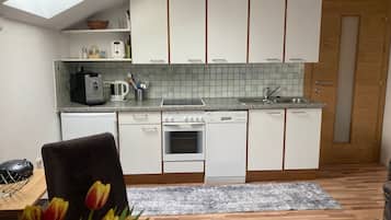 Four, lave-vaisselle, chaise haute