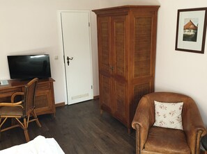 Unclassified image, 5 of 7, button