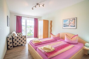 1 bedroom, travel cot, WiFi, bed sheets