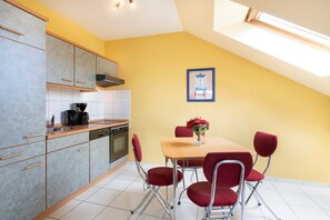 Fridge, oven, dishwasher, coffee/tea maker