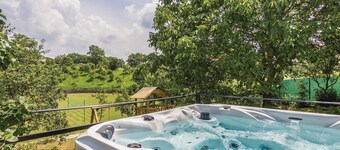 Awesome home in Basici