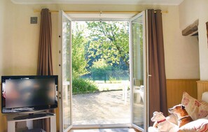 TV connectée, cheminée, lecteur de DVD