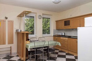 Fridge, microwave, coffee/tea maker, toaster