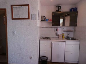 Fridge, stovetop, coffee/tea maker, freezer