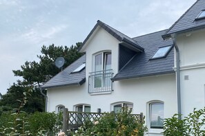 Unclassified image, 2 of 35, button