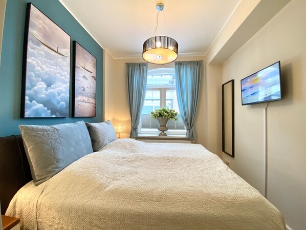 Unclassified image, 1 of 35, button