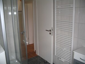 Douche, serviettes fournies