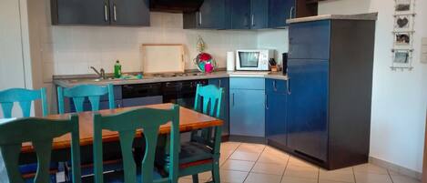 Refrigerador, microondas, horno y lavavajillas