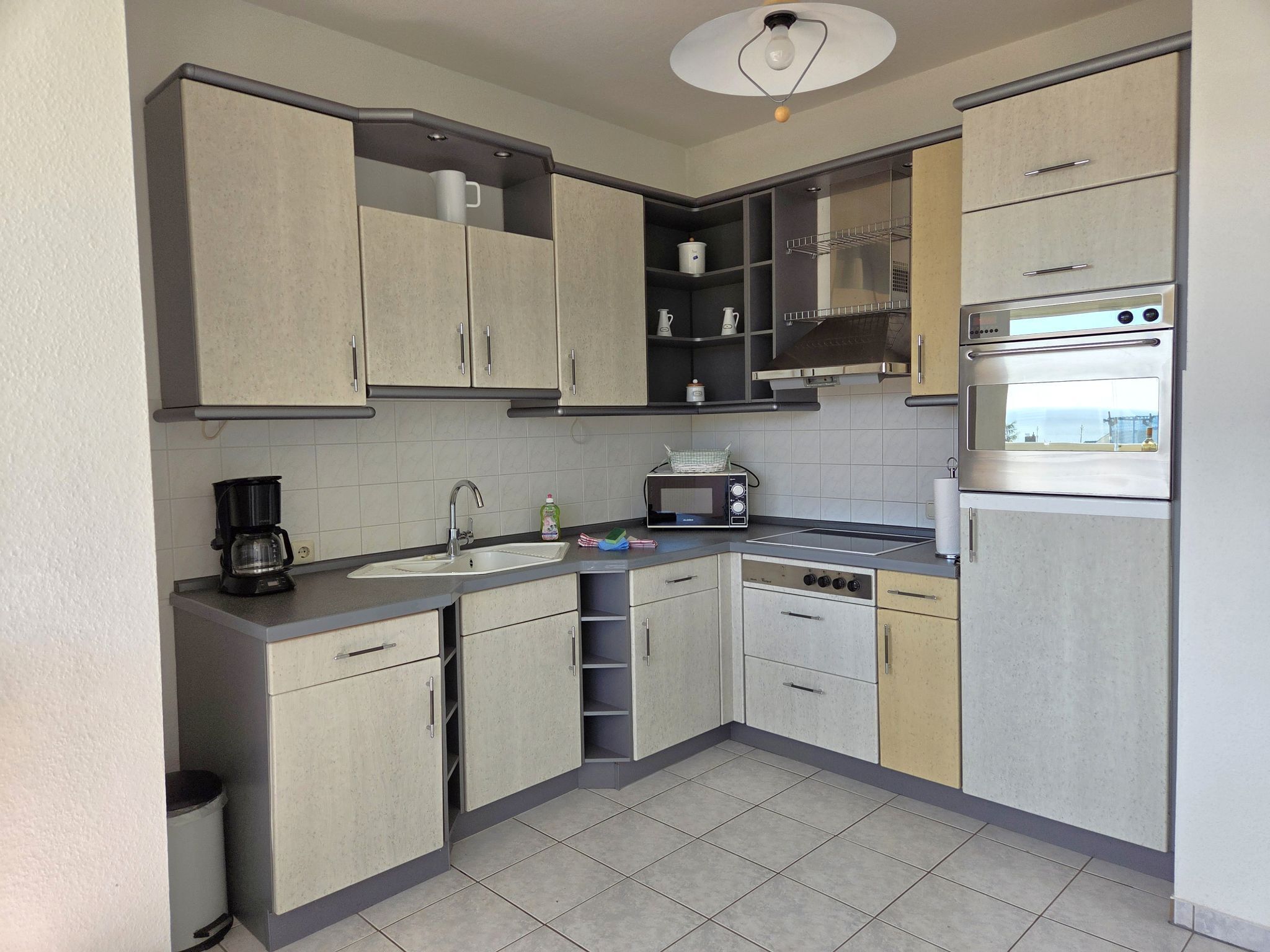 Fridge, microwave, oven, coffee/tea maker