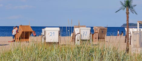 Sulla spiaggia, sci nautico, pesca