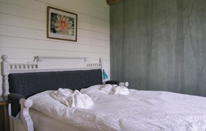 1 bedroom, travel crib, free WiFi