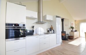 Réfrigérateur, micro-ondes, plaque de cuisson, lave-vaisselle