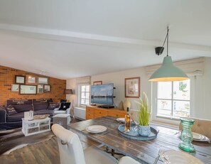 Unclassified image, 2 of 26, button