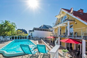 Unclassified image, 5 of 21, button