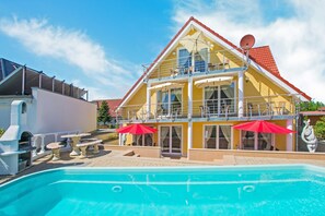 Unclassified image, 3 of 21, button