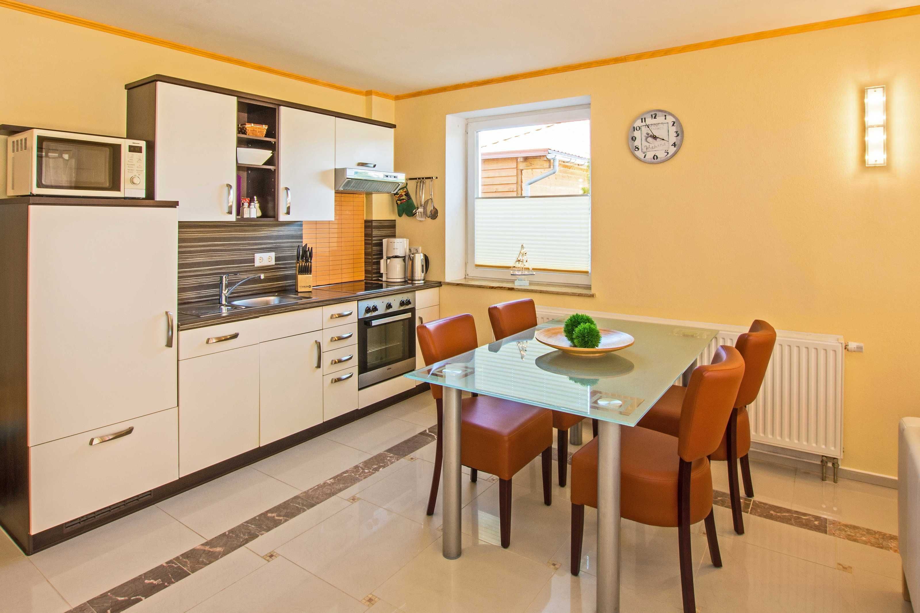 Geladeira, micro-ondas, fogão, lava-louças