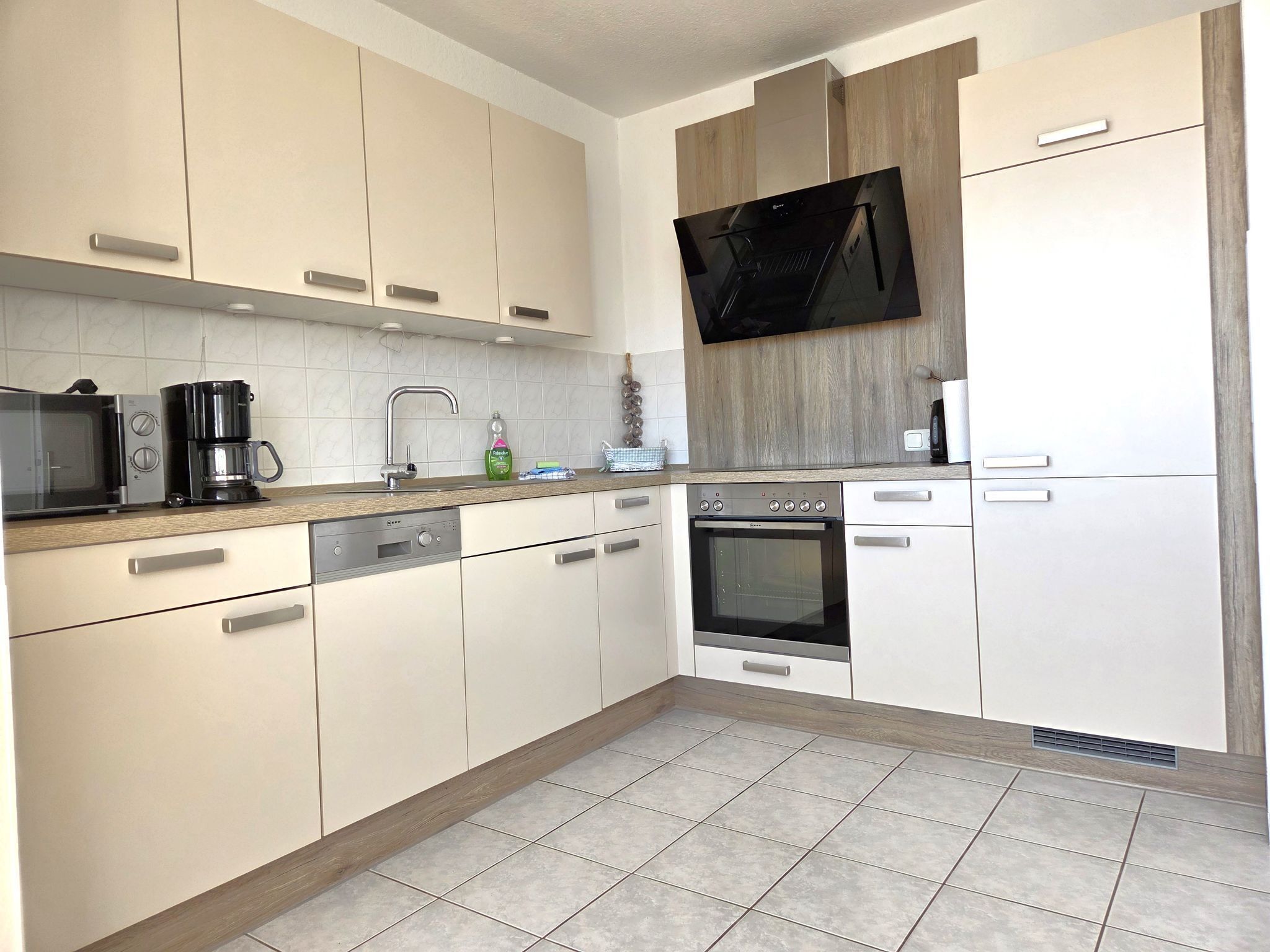 Kühlschrank, Mikrowelle, Ofen, Geschirrspüler