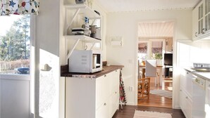 Cafeteira/chaleira, geladeira, micro-ondas, cooktop