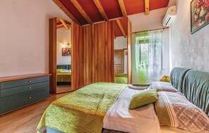 2 bedrooms, free WiFi, bed sheets - 2 bedroom amazing home in Rakotule (Rakotule)