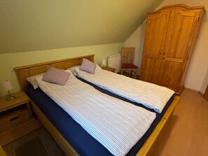 2 Schlafzimmer, Reisekinderbett, WLAN, Bettwäsche