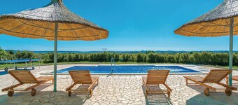 Cozy home in Pakostane