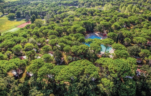 حمّام سباحة خارجي