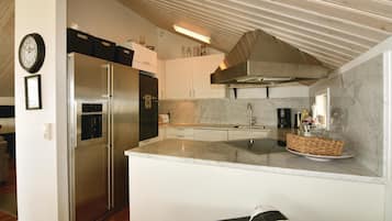 Refrigerador, placa de cocina, lavavajillas, cafetera/tetera