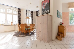 Unclassified image, 2 of 19, button - Villa Sirene apartment 10 directly on the beach promenade, top location - 2 - room - (Binz)