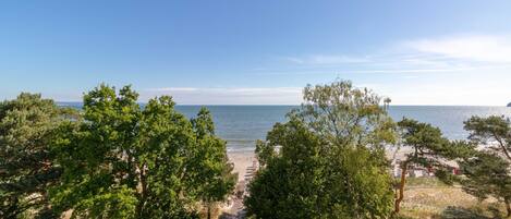 Una spiaggia nelle vicinanze