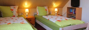 1 bedroom, travel cot, WiFi, bed sheets