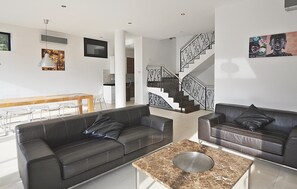 TV - Lovely home in Santa Susanna with WiFi (Santa Susanna)