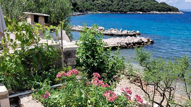 A coastal view with a stone structure, lush greenery, and a clear blue sea. - 1 bedroom pet friendly home in Korcula (Korcula)
