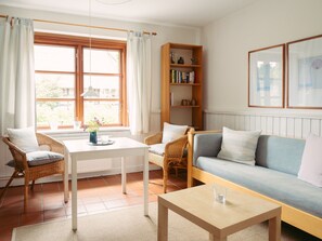 Unclassified image, 2 of 14, button