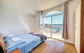 2 bedrooms, travel crib, free WiFi, bed sheets
