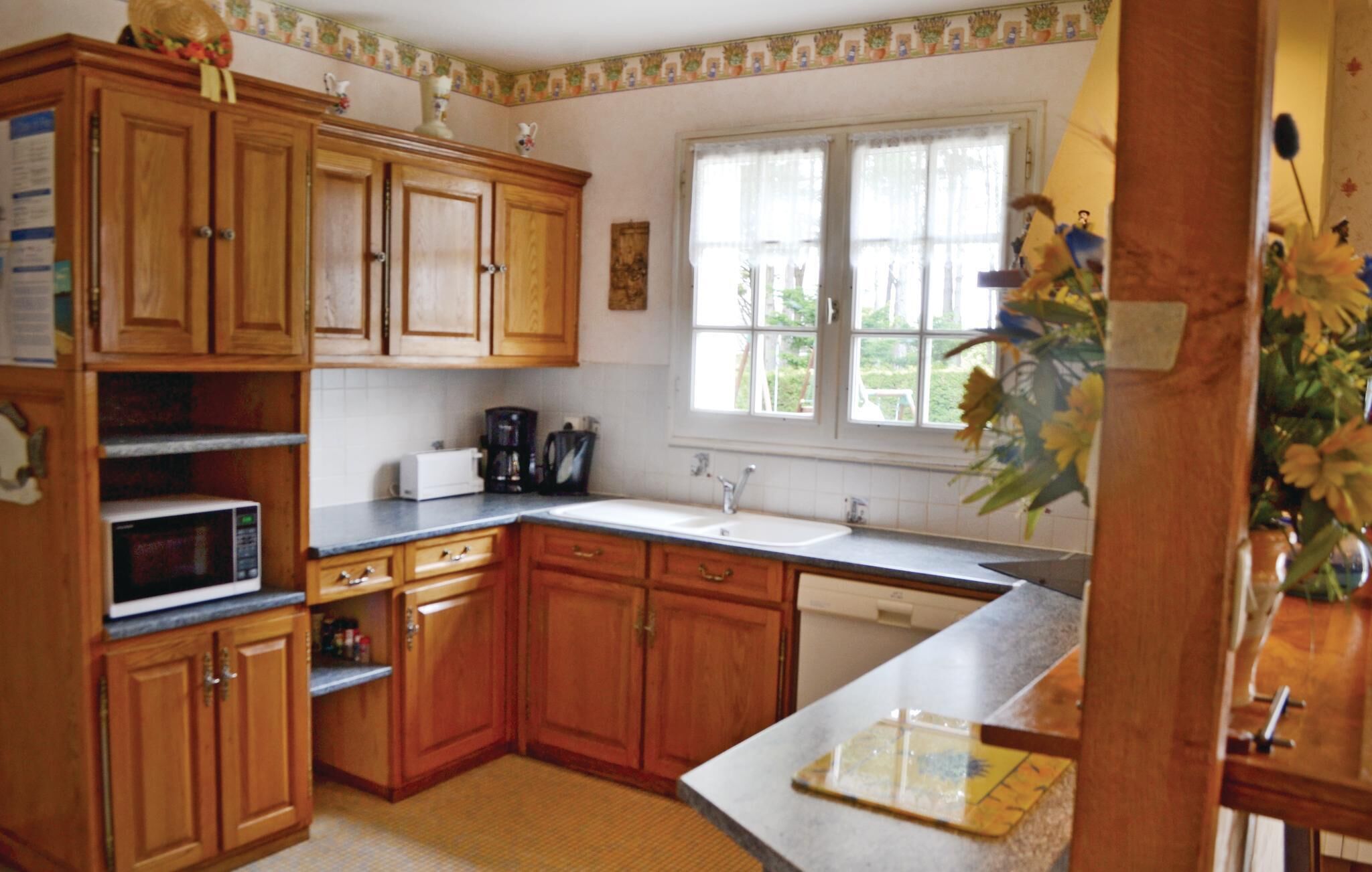 冷蔵庫、オーブン、コンロ、食器洗い機