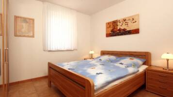 2 Schlafzimmer, Reisekinderbett, WLAN, Bettwäsche